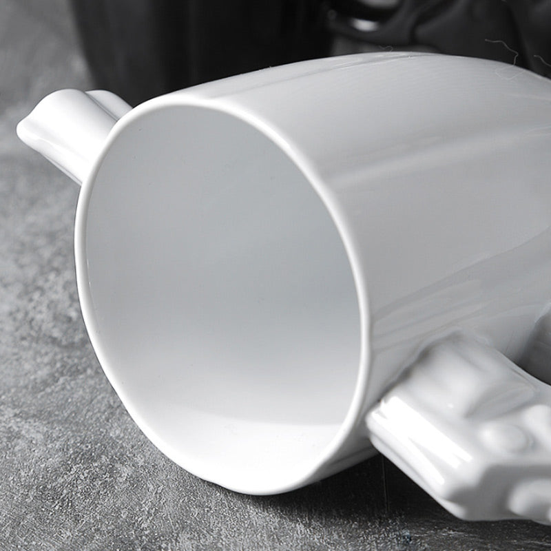Tazza di design con manico a pistola ultra originale 