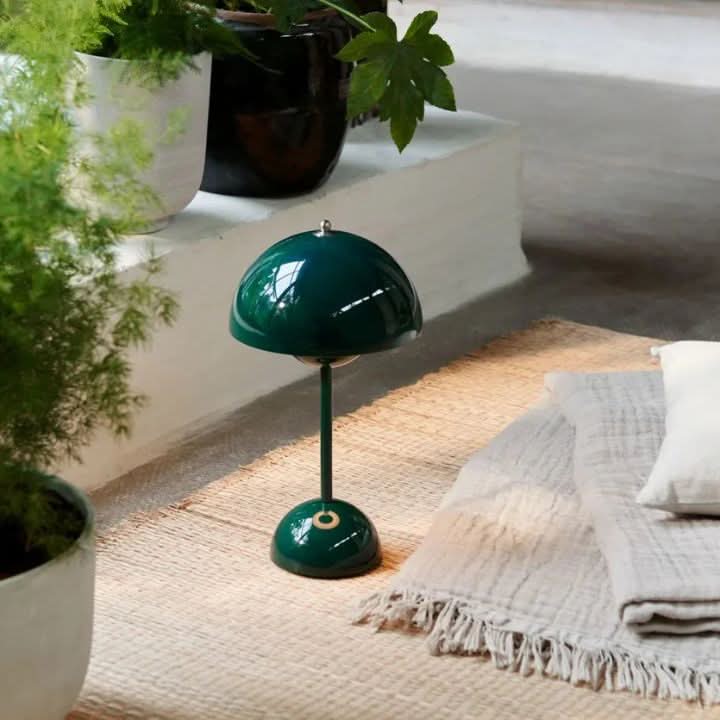 Lampada da tavolo LED moderna, senza fili e dimmerabile 